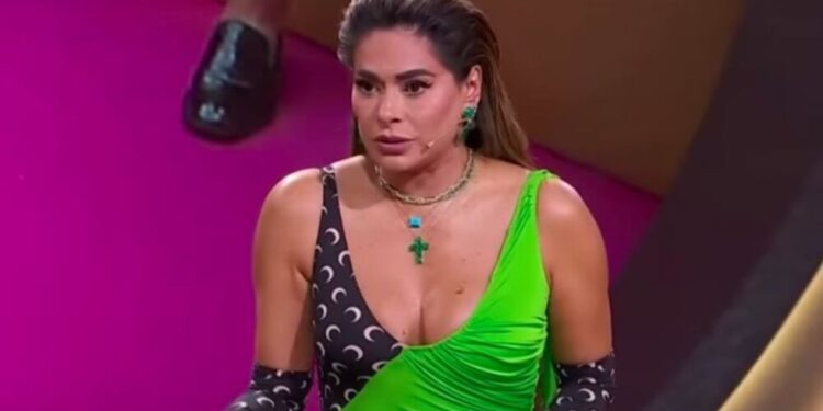 GALILA MONTIJO PRESUMIO UN LUJOSO VESTIDO EN LCDLFM2.jpg