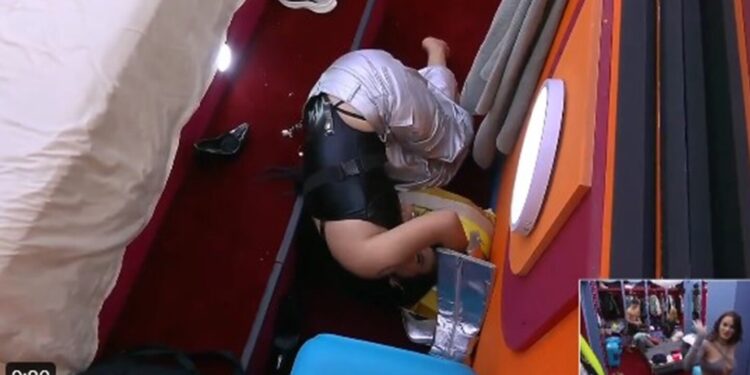 ¡Gomita se cayó de la cama enfrente de Ricardo Peralta en LCDLFM! El divertido VIDEO del momento