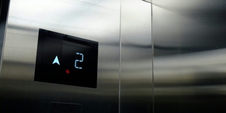 ¡Terrible! Murió un anciano por un elevador descompuesto: los detalles