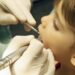 Abuela niña dentista