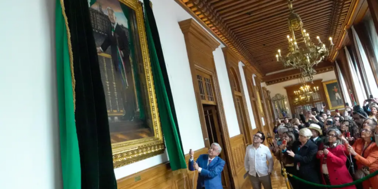 AMLO presenta su retrato oficial presidencial