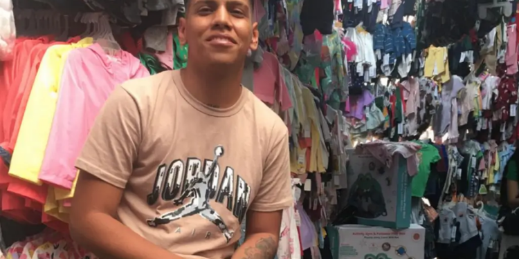 Migrantes de Cuba, Venezuela y Haití laboran en Tepito.