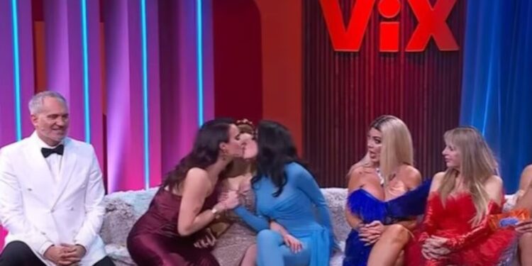 ¡'Garime' existe! Gala Montes y Karime Pindter se besaron en vivo y confirmaron su amor: 'Es oficial'