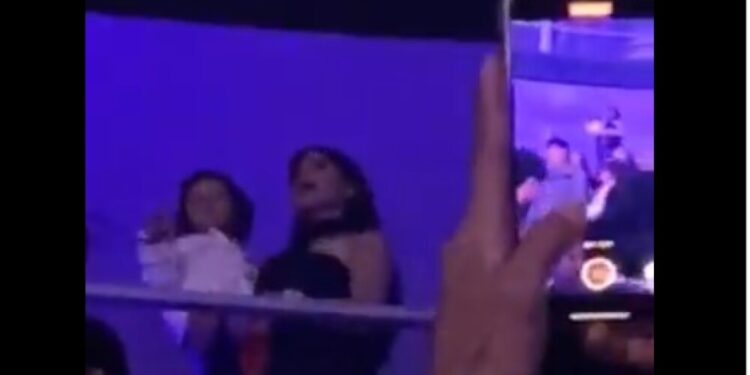 yuya y mar por primera vez en público.jpg
