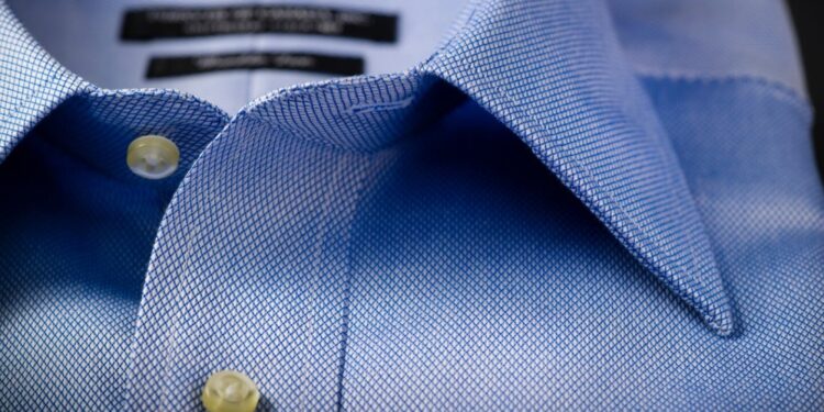 ¿Qué son los trabajos de 'cuello azul' y por qué la Generación Z los prefiere?