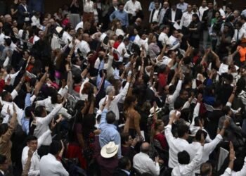 Morena presenta iniciativa para blindar la reforma judicial y otras reformas constitucionales