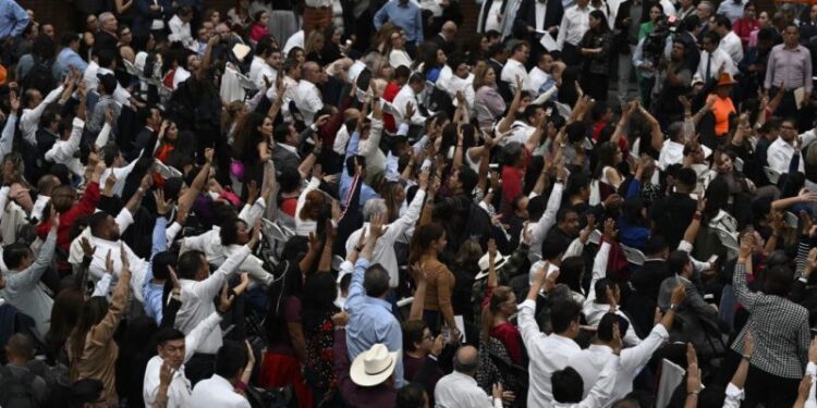 Morena presenta iniciativa para blindar la reforma judicial y otras reformas constitucionales