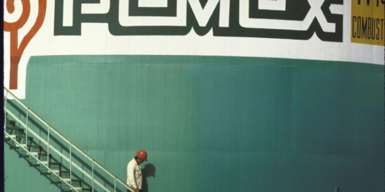 Senado de México aprueba reforma oficialista sobre el sector energético: Pemex y CFE volverían a ser empresas públicas estatales