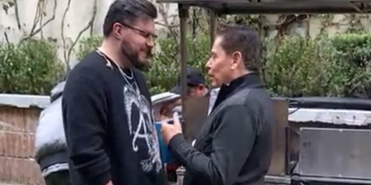 ¡Icónico! Paul Stanley pone a bailar "gallinazo" a Mario Bezares en HOY: VIDEO