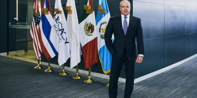 El empresario mexicano que revoluciona Miss Universo