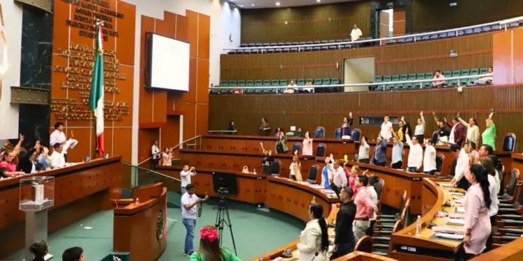 Gobiernos sobrepasan fondos para burocracia