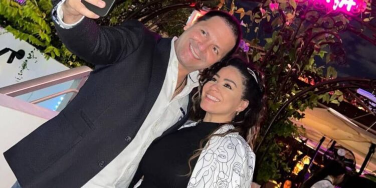Nick Hernández y Carolina Sandoval