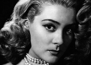 SILVIA PINAL.jpg