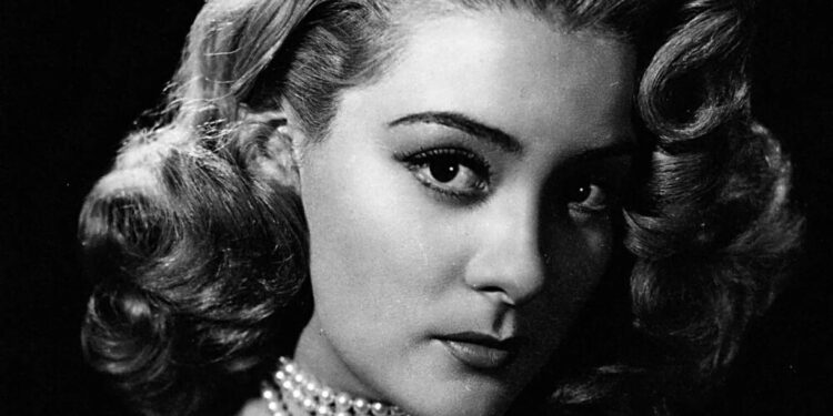 SILVIA PINAL.jpg