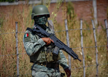 Sedena otorga contrato a firma señalada por abusos laborales.