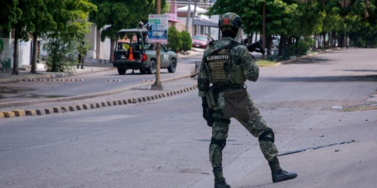 Al menos 52 muertos en una semana por la violencia en Sinaloa, Gobierno mexicano descarta explosión de carro bomba