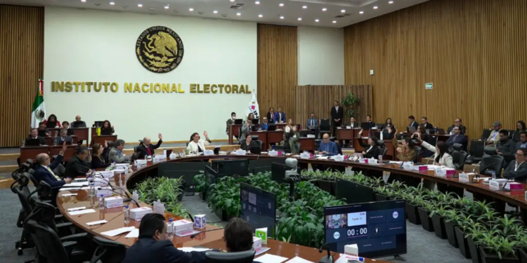Elección judicial utiliza reciclaje por recortes.