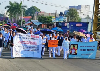 Profesionales de la salud amplían huelga en Oaxaca