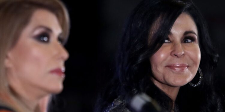 María Conchita Alonso sale a explicar qué hacía con supuesto 'ex' de su amiga Dulce