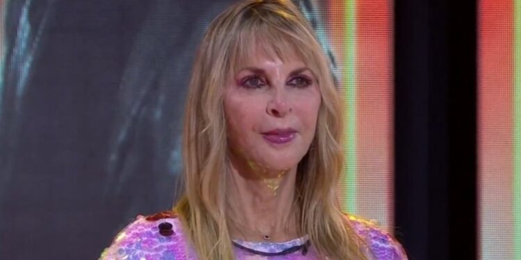 Shanik Berman deprimida por un viaje de 16 horas... "Lo que no me dio ni cuando falleció mi hijo"