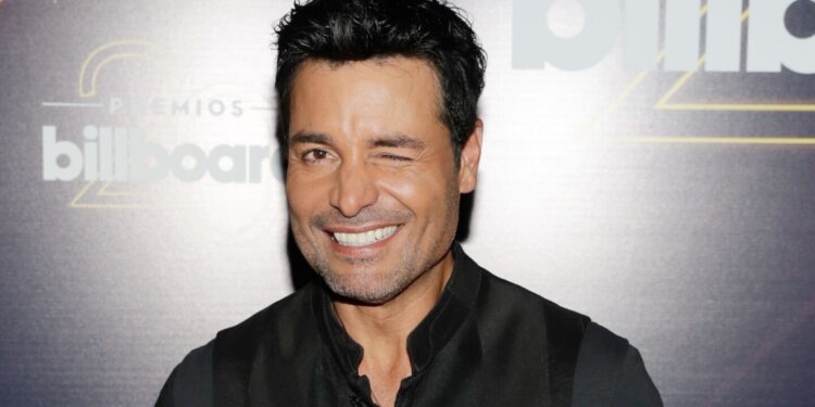 Chayanne admite que es el "papá de Latinoamérica" con divertida reacción en pleno show