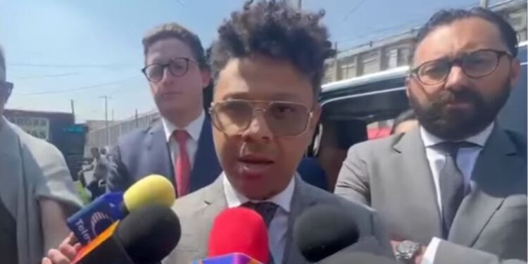 Kalimba asiste a audiencia por presunto abuso contra Melissa Galindo y manda un fuerte mensaje: VIDEO