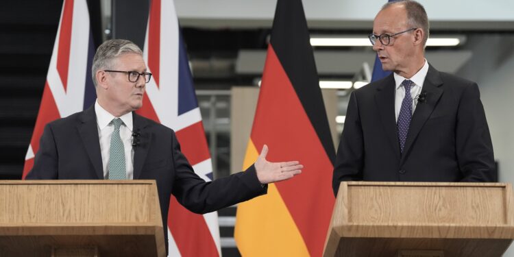 Alemania y el Reino Unido sellan una alianza de defensa mutua ante la incertidumbre que generan Trump y Putin | Internacional