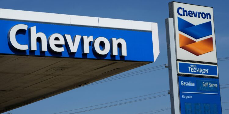 Estados Unidos se plantea permitir a Chevron que opere de nuevo en Venezuela con limitaciones | Negocios en Estados Unidos