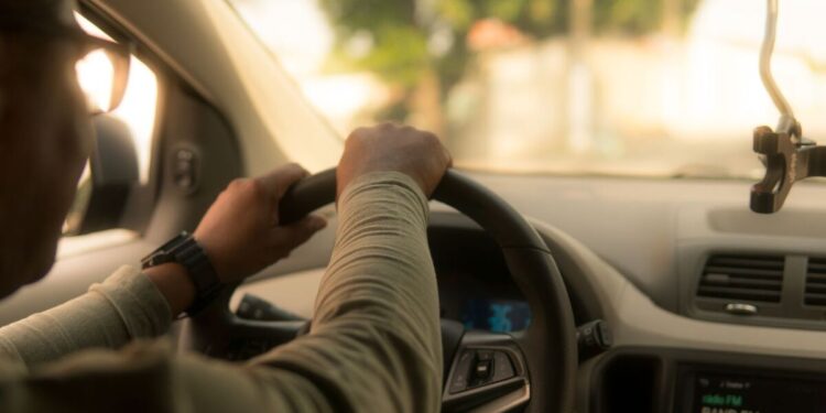 Finge ser cliente para asaltar taxistas en Edomex