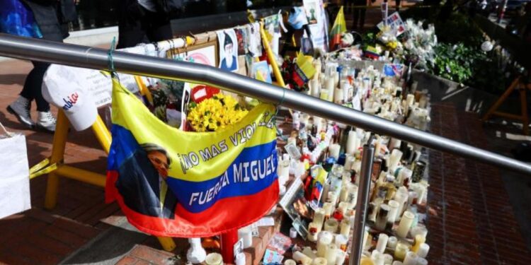 Interpol emite alerta roja por ataque a Uribe.