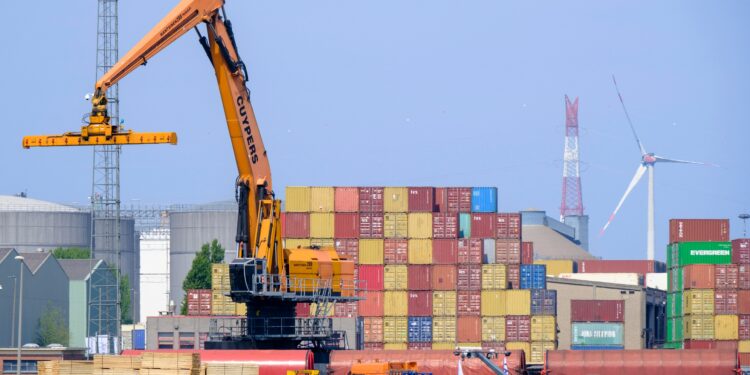 La UE y Estados Unidos se acercan a un acuerdo comercial con un arancel del 15% para las exportaciones europeas | Internacional