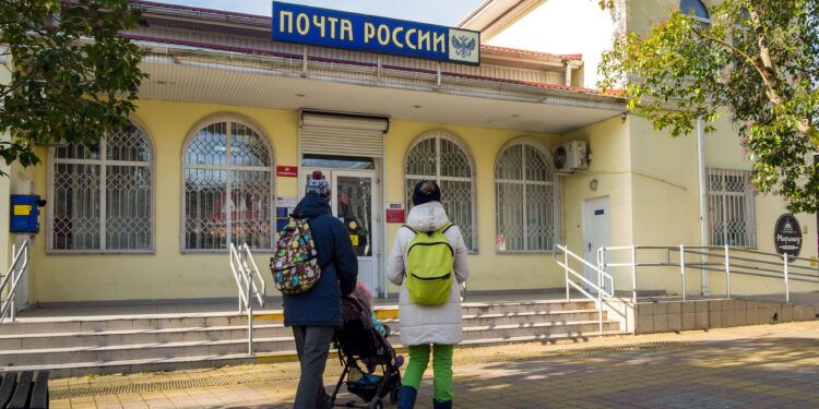 La crisis golpea a Correos de Rusia con renuncias masivas y colapsos en las entregas | Carta del corresponsal