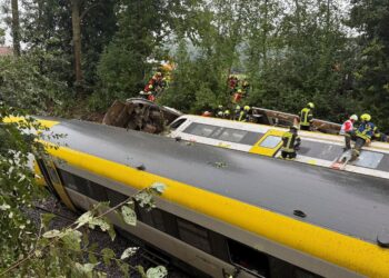 Varios muertos y heridos al descarrilar un tren en el sur de Alemania | Internacional