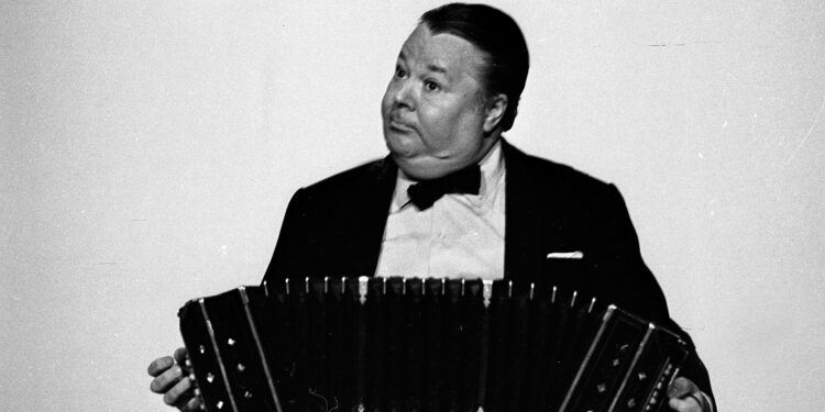 El tango rinde homenaje al legendario bandoneonista Anibal Troilo