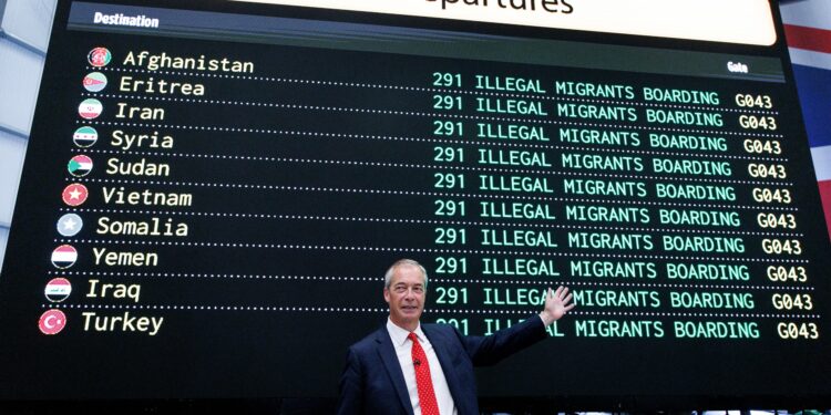 Farage se suma a la ultraderecha europea y promete expulsar del Reino Unido a cientos de miles de inmigrantes | Internacional