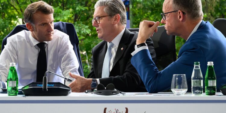 La defensa abre una nueva brecha en Europa | Internacional