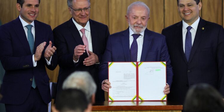 Lula concede 5.000 millones en ayudas a las empresas golpeadas por el ‘tarifazo’ de Trump