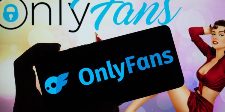 OnlyFans paga a su propietario 600 millones en dividendos antes de una posible venta | Empresas