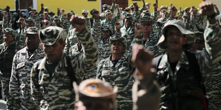 Venezuela refuerza su presencia militar en la frontera con Colombia