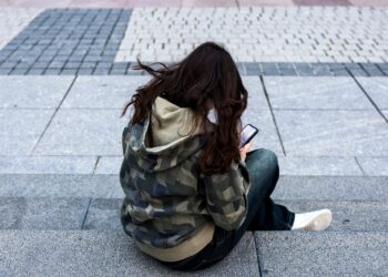 ChatGPT como confidente: “No me juzga y me ayuda a ordenar mis pensamientos y emociones” | Sociedad