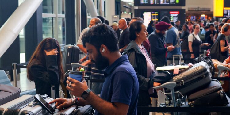 Detenido en el Reino Unido un sospechoso del ciberataque contra aeropuertos europeos | Internacional