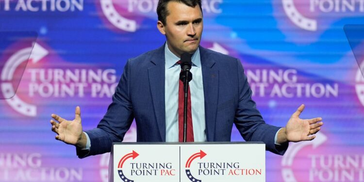 El comentarista conservador Charlie Kirk recibe un disparo en una universidad de EE UU | Internacional