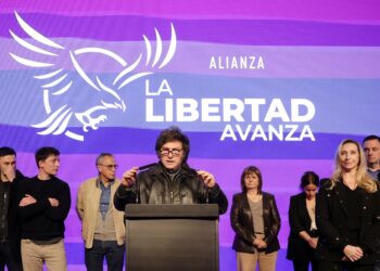 El peso y las acciones argentinas se derrumban tras el triunfo electoral del peronismo