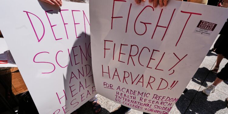 Harvard gana una batalla judicial clave en su lucha contra las presiones de Trump | Internacional