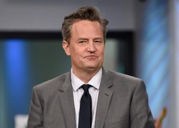 Jasveen Sangha: La ‘reina de la ketamina’ se declara culpable de la muerte de Matthew Perry en una vista con los padres del actor presentes | Gente