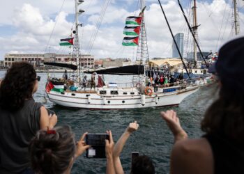 La flotilla humanitaria con ayuda para Gaza regresa a puerto por mal tiempo | Internacional