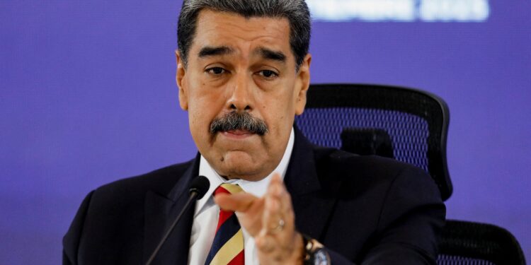 Maduro advierte a Estados Unidos: “Si Venezuela resulta agredida, nos declararemos en lucha armada”