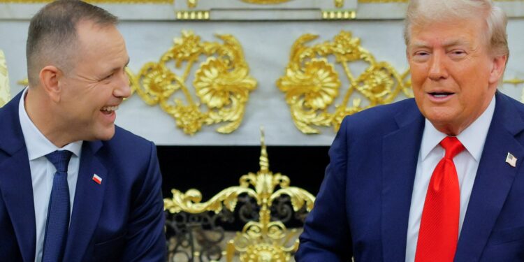 Trump defiende que hay grabaciones de los ocupantes de la lancha de Venezuela atacada que demuestran que eran narcotraficantes | Internacional