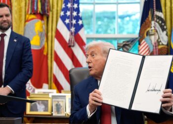 Trump firma un decreto para permitir que TikTok siga operando en Estados Unidos | Internacional