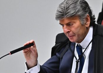 Un juez del caso de Bolsonaro discrepa de sus colegas y pide absolverlo de todos los delitos